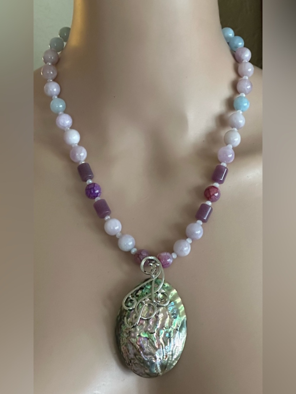 Beautiful 24 inch Kunzite gemstone bead necklace NWOT